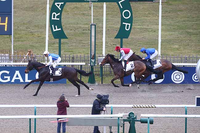 Photo d'arrivée de la course pmu PRIX DARSHAAN à CHANTILLY le Samedi 4 mars 2023