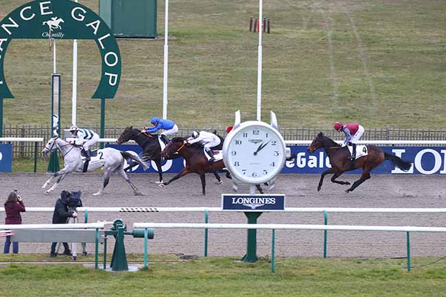 Photo d'arrivée de la course pmu PRIX MONTJEU à CHANTILLY le Samedi 4 mars 2023