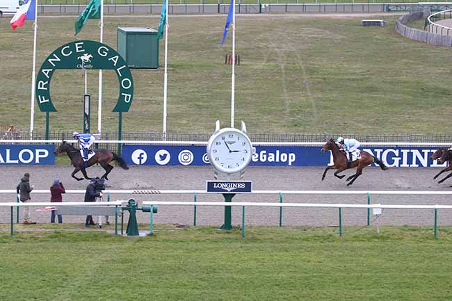 Photo d'arrivée de la course pmu PRIX MAURICE CAILLAULT à CHANTILLY le Samedi 4 mars 2023