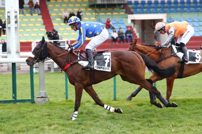 Photo d'arrivée de la course pmu PRIX D'ESSAI DES POULAINS à COMPIEGNE le Mardi 7 mars 2023
