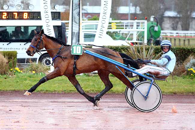 Photo d'arrivée de la course pmu PRIX DE LA VILLE D'AMIENS à AMIENS le Mercredi 8 mars 2023