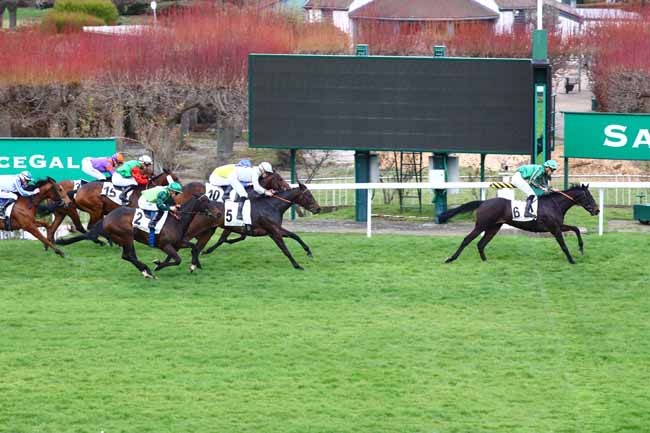 Photo d'arrivée de la course pmu PRIX D'AIGREMONT à SAINT CLOUD le Jeudi 9 mars 2023