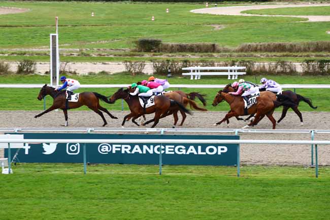 Photo d'arrivée de la course pmu PRIX DE SAINT-JULIEN-LE-FAUCON à DEAUVILLE le Vendredi 10 mars 2023