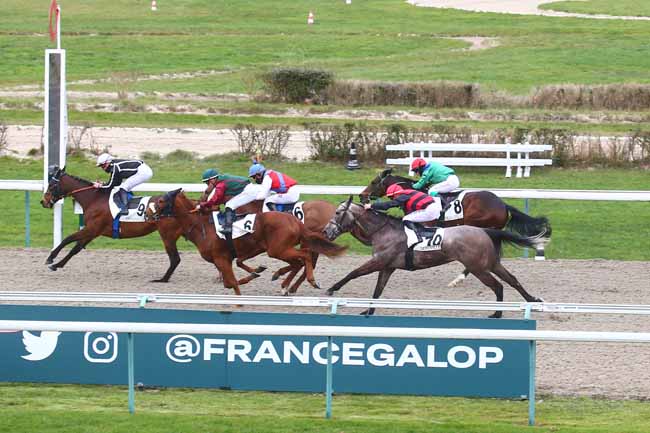 Photo d'arrivée de la course pmu PRIX DE LA VERONNE à DEAUVILLE le Samedi 11 mars 2023