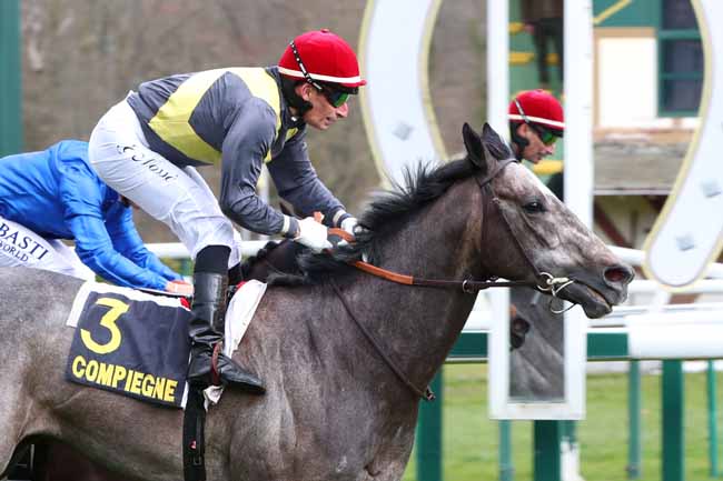 Photo d'arrivée de la course pmu PRIX DES ETANGS DE PIERREFONDS à COMPIEGNE le Dimanche 12 mars 2023