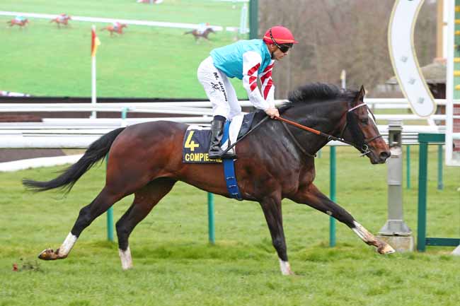 Photo d'arrivée de la course pmu PRIX DU MONT SAINT-PIERRE à COMPIEGNE le Dimanche 12 mars 2023