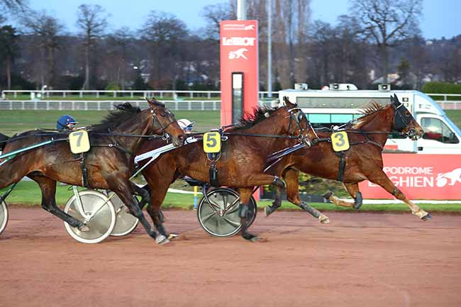 Photo d'arrivée de la course pmu PRIX DE TOURNEMIRE à ENGHIEN le Mercredi 15 mars 2023