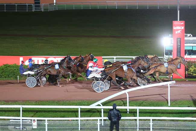 Photo d'arrivée de la course pmu PRIX DE PIERREFITTE-SUR-SEINE à ENGHIEN le Vendredi 17 mars 2023