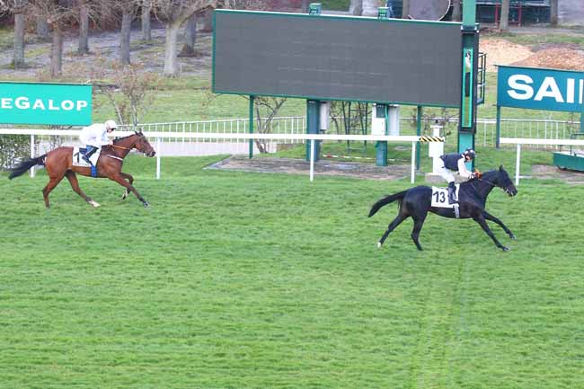 Photo d'arrivée de la course pmu PRIX DES PYRENEES-ATLANTIQUES à SAINT CLOUD le Samedi 18 mars 2023