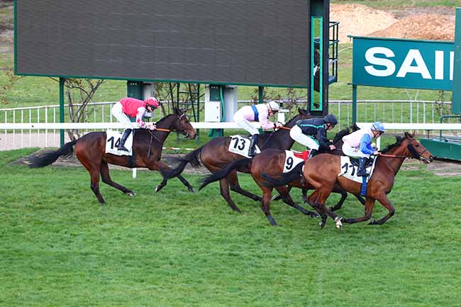 Photo d'arrivée de la course pmu PRIX DES PYRENEES-ORIENTALES à SAINT CLOUD le Samedi 18 mars 2023