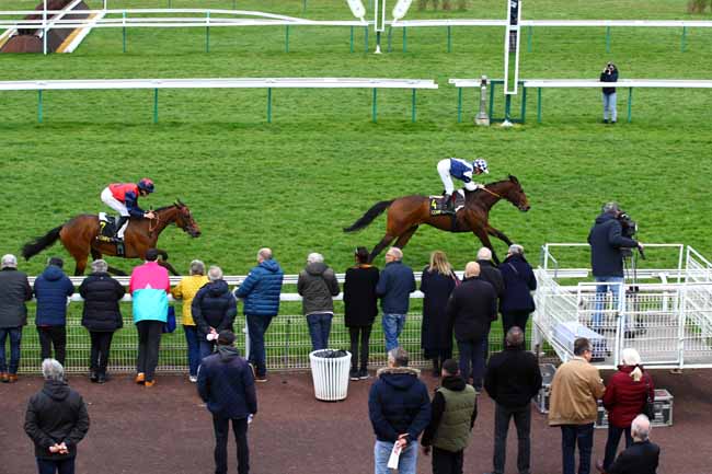 Photo d'arrivée de la course pmu PRIX D'AUTRECHES à COMPIEGNE le Lundi 20 mars 2023