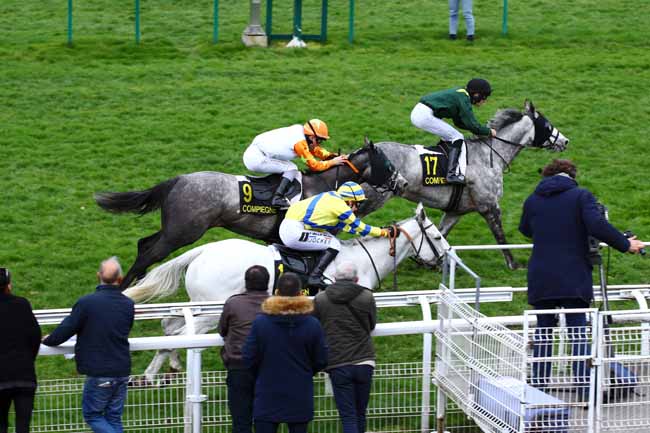 Photo d'arrivée de la course pmu PRIX DU MONT SAINT-JEAN à COMPIEGNE le Lundi 20 mars 2023