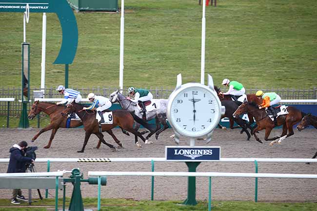 Photo d'arrivée de la course pmu PRIX DES FRAYOIRS à CHANTILLY le Mardi 21 mars 2023