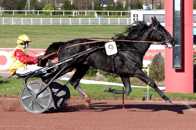 Photo d'arrivée de la course pmu PRIX DU PONT DE LA CONCORDE à ENGHIEN le Mardi 21 mars 2023