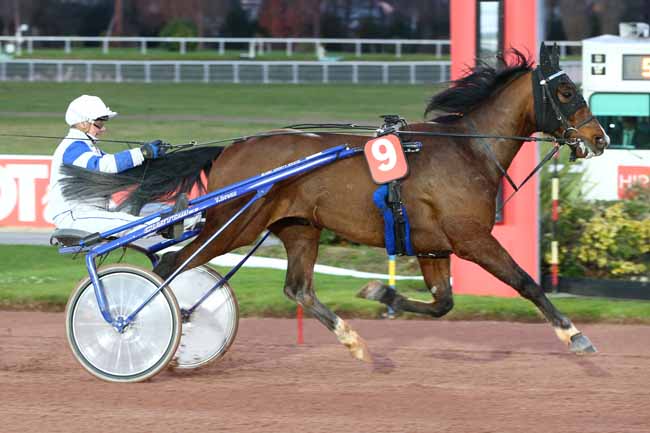 Photo d'arrivée de la course pmu PRIX DU PONT SULLY à ENGHIEN le Mardi 21 mars 2023