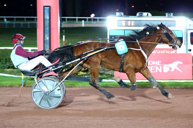 Photo d'arrivée de la course pmu PRIX DE CHENNEVIERES à ENGHIEN le Mardi 21 mars 2023