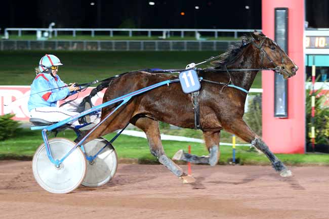Photo d'arrivée de la course pmu PRIX DE SAINT-SATURNIN à ENGHIEN le Mardi 21 mars 2023