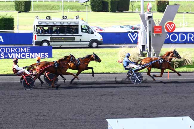 Photo d'arrivée de la course pmu PRIX IDUNNA à PARIS-VINCENNES le Vendredi 24 mars 2023