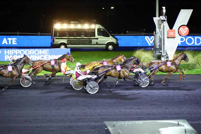Photo d'arrivée de la course pmu PRIX ATE à PARIS-VINCENNES le Vendredi 24 mars 2023