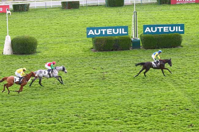Photo d'arrivée de la course pmu PRIX AIR LANDAIS à AUTEUIL le Dimanche 26 mars 2023
