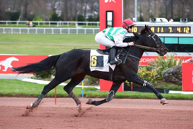 Photo d'arrivée de la course pmu PRIX DU PONT DU CARROUSEL à ENGHIEN le Mardi 28 mars 2023