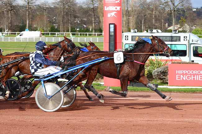 Photo d'arrivée de la course pmu PRIX DU PONT D'IENA à ENGHIEN le Mardi 28 mars 2023