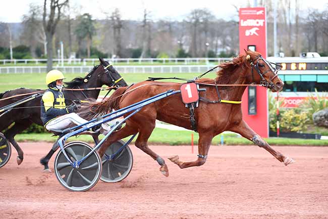 Photo d'arrivée de la course pmu PRIX DE L'ISERE à ENGHIEN le Mardi 28 mars 2023