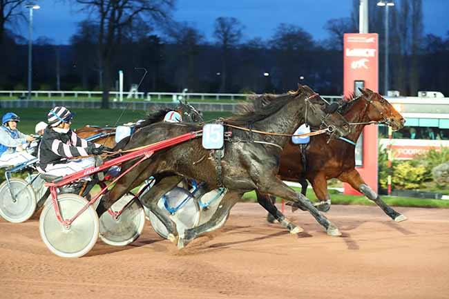 Photo d'arrivée de la course pmu PRIX DE SAINT-CLEMENT à ENGHIEN le Mardi 28 mars 2023