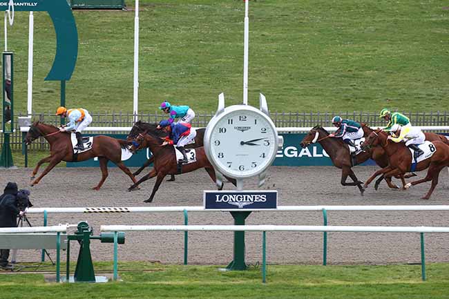Photo d'arrivée de la course pmu PRIX DE LA MAISON DES OFFICIERS à CHANTILLY le Vendredi 31 mars 2023