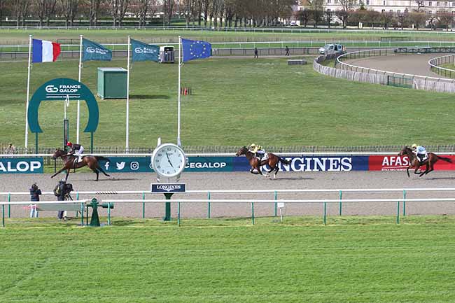 Photo d'arrivée de la course pmu PRIX DU CARREFOUR DU DUC D'ENGHIEN à CHANTILLY le Vendredi 31 mars 2023