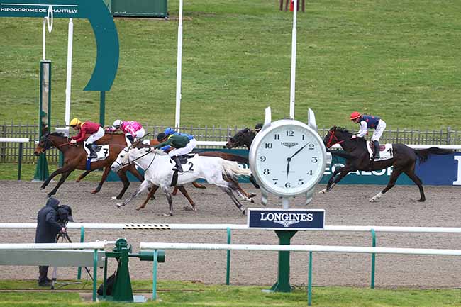 Photo d'arrivée de la course pmu PRIX DU PAYS DE THELLE à CHANTILLY le Vendredi 31 mars 2023