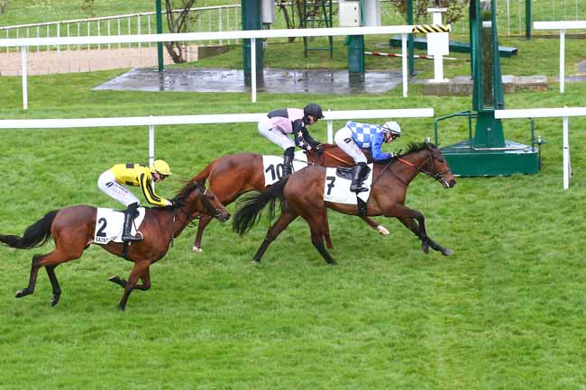 Photo d'arrivée de la course pmu PRIX DE LA MARCHE à SAINT CLOUD le Samedi 1 avril 2023