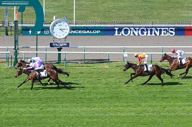 Photo d'arrivée de la course pmu PRIX RIGHT ROYAL à CHANTILLY le Lundi 3 avril 2023