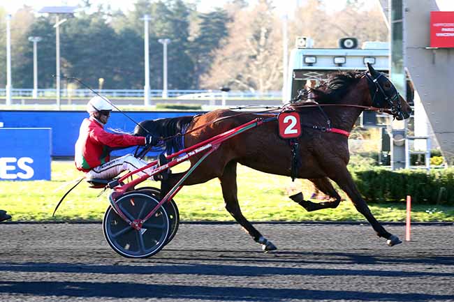 Photo d'arrivée de la course pmu PRIX ALCYONE à PARIS-VINCENNES le Mardi 4 avril 2023
