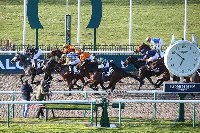 Photo d'arrivée de la course pmu PRIX DE LA RUE DES CASCADES à CHANTILLY le Mercredi 5 avril 2023