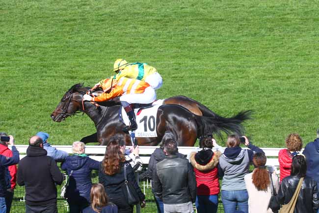 Photo d'arrivée de la course pmu PRIX IMPRUDENCE à DEAUVILLE le Jeudi 6 avril 2023
