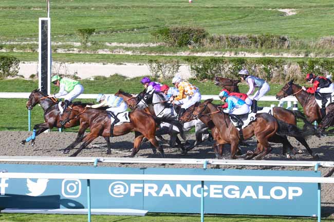Photo d'arrivée de la course pmu PRIX DE L'OPERATION NEPTUNE à DEAUVILLE le Jeudi 6 avril 2023