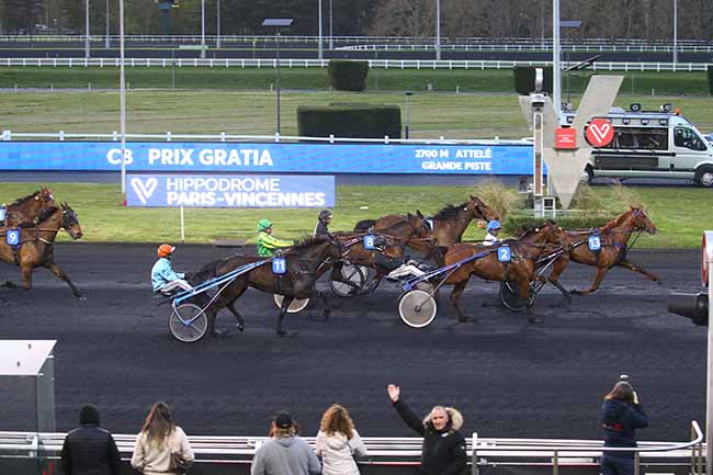 Photo d'arrivée de la course pmu PRIX GRATIA à PARIS-VINCENNES le Vendredi 7 avril 2023