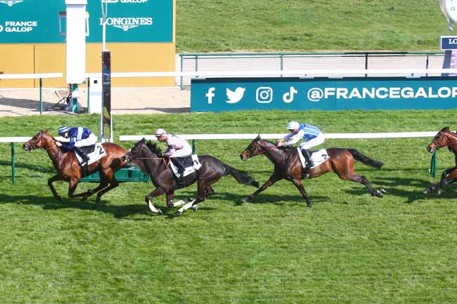 Photo d'arrivée de la course pmu PRIX D'HARCOURT à LONGCHAMP le Dimanche 9 avril 2023