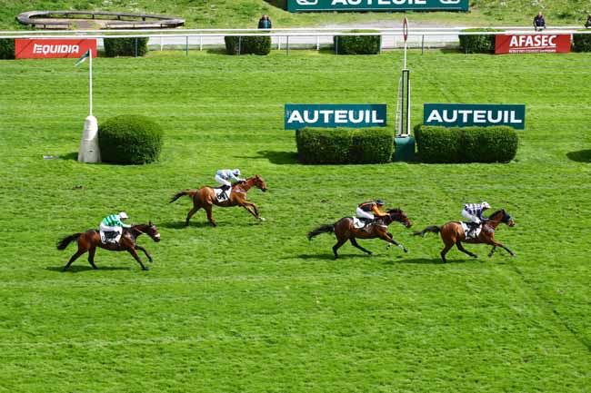 Photo d'arrivée de la course pmu PRIX DU BARRY à AUTEUIL le Jeudi 13 avril 2023