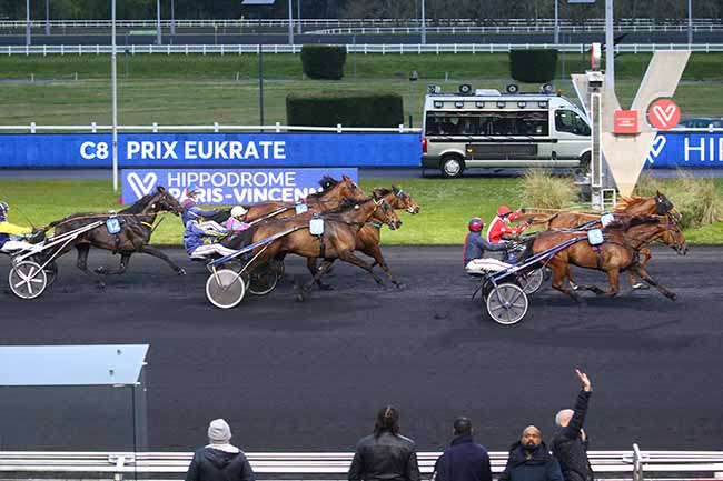 Photo d'arrivée de la course pmu PRIX EUKRATE à PARIS-VINCENNES le Vendredi 14 avril 2023
