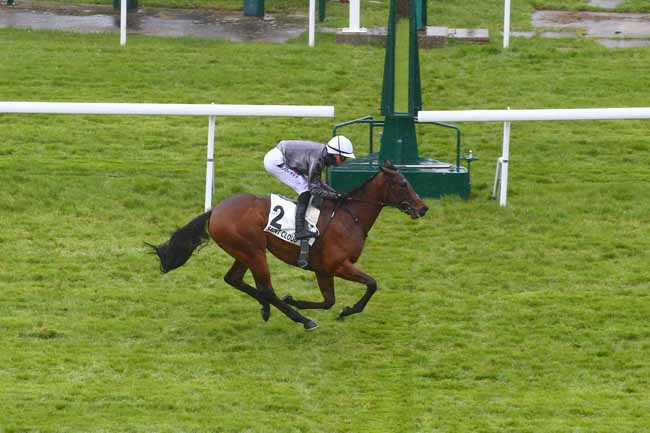 Photo d'arrivée de la course pmu PRIX MEMORANDUM à SAINT CLOUD le Vendredi 14 avril 2023