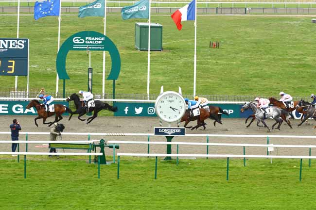 Photo d'arrivée de la course pmu PRIX DU CHEMIN DES POISSONNIERS à CHANTILLY le Lundi 17 avril 2023