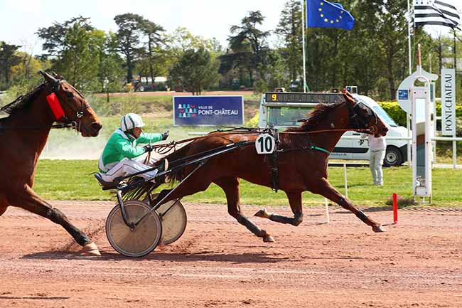 Photo d'arrivée de la course pmu PRIX DE LA SOCIETE DU CHEVAL FRANCAIS à PONTCHATEAU le Mercredi 19 avril 2023