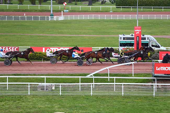 Photo d'arrivée de la course pmu PRIX DE BOULOGNE à ENGHIEN le Jeudi 20 avril 2023