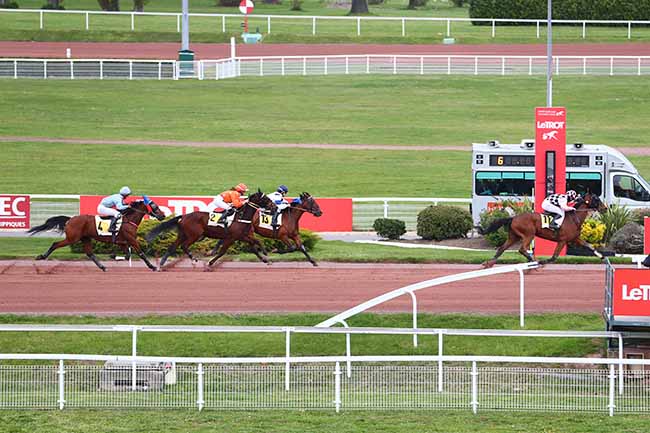 Photo d'arrivée de la course pmu PRIX DE FUMEL à ENGHIEN le Jeudi 20 avril 2023