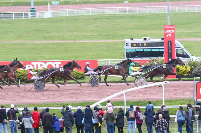 Photo d'arrivée de la course pmu PRIX DE LA VILLE D'EAUBONNE (PRIX DE FONTANGES) à ENGHIEN le Samedi 22 avril 2023