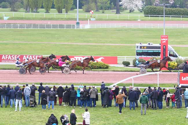 Photo d'arrivée de la course pmu PRIX VILLE DE SOISY-SOUS-MONTMORENCY (PRIX DE LONS-LE-SAUNIER) à ENGHIEN le Samedi 22 avril 2023