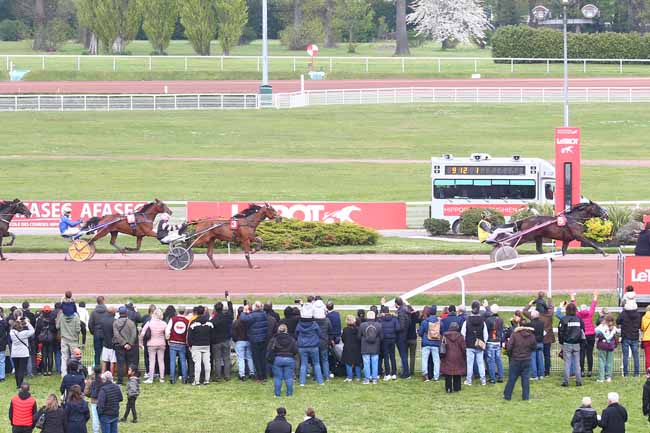 Photo d'arrivée de la course pmu PRIX DE LA VILLE D'ENGHIEN-LES-BAINS (PRIX D'HERNOUVILLE) à ENGHIEN le Samedi 22 avril 2023