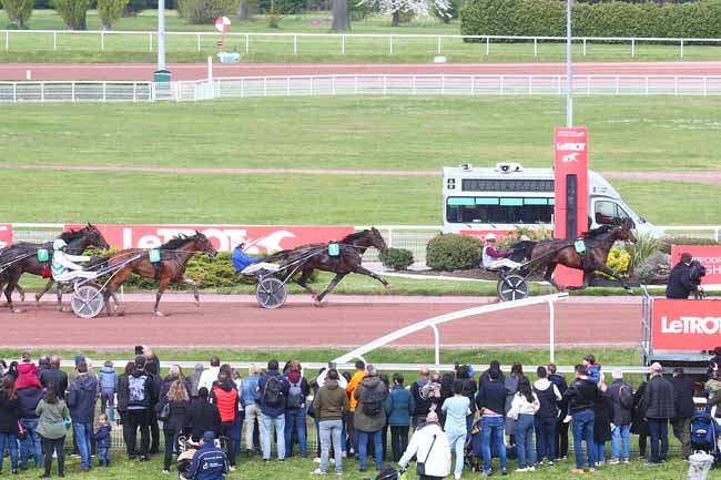 Photo d'arrivée de la course pmu PRIX DE TONNAC-VILLENEUVE à ENGHIEN le Samedi 22 avril 2023